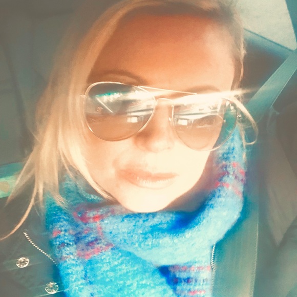 Meet your Posher, Tricia - Picture 3 of 3